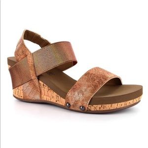 🍁Rose Gold Wedge Sandal🍁